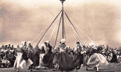 Danse des cordelles à Saint-Tropez -
													83 Var
												