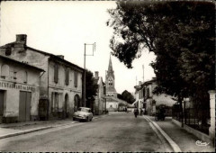 Izon la-rue-principale 7