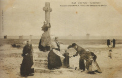 Ile-Tudy Femmes attendant le retour des bateaux