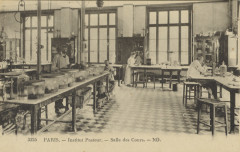 Carte postale ancienne Institut Pasteur - Salle des Cours
                                                                     à Paris 15e
                                