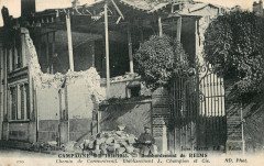Nd 120 - Campagne de 1914-1915 - Bombardement de Reims - Chemin de Cormontreuil - Etablissement J. Champion et Cie