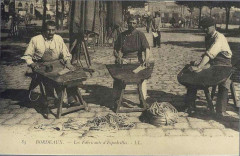Types bordelais 27 -
																					33200 Bordeaux
																			