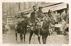 Avignon inondation de 1935 distribution postale à dos de mulets -
													France
												