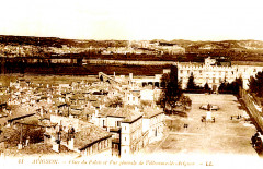 Place du Palais d'Avignon et Vue generale