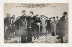 Course d'Aviation - Paris-Madrid - Mai 1911 - Départ -M. Lépine s'éloignant quelques secondes avant l'accident…  à Issy-les-Moulineaux