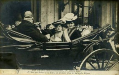 Arrivée de la Reine des Reines de Paris à Chartres -
													75 Paris
												
