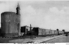 Tour de Constance et Remparts -
													30 Gard
												