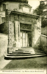 Bonnieux Mairie style Renaissance