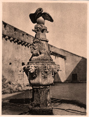 Pernes Fontaine du Pélican