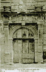 Pertuis porte du XIVe s