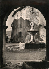 Saignon la Fontaine publique