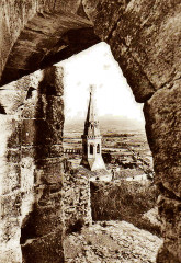 Saint-Saturnin d'Apt l'église vue du château -
													84 Vaucluse
												