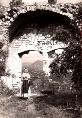 Crestet ruines du château -
													84 Vaucluse
												