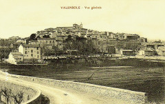 Valensole Vue générale du village -
													France
												