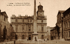 Arles Place de la Republique 01