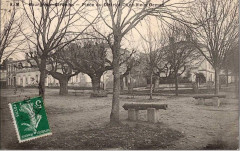 Bourg - Place du District 3 -
													33 Gironde
												