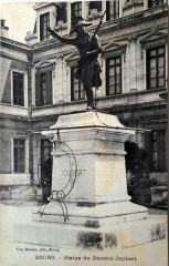 Bourg - statue du Général Joubert -
													33 Gironde
												