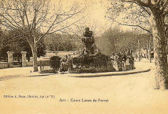Apt Fontaine de l'Eléphant sur le Cours -
													84 Vaucluse
												