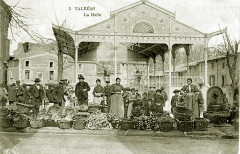 Valréas Marché à la Halle -
													84 Vaucluse
												