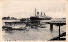 Lormont - Le Lutetia devant le ponton -
																					33200 Bordeaux
																			