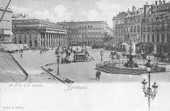 Cp Bordeaux Place Comedie à Bordeaux
