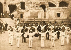 Farandole, dans les Arènes d'Arles;1900