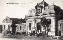 Carte postale ancienne Le Haillan La Mairie Et Les Ecoles  (cliché rare
                                                                     au Haillan
                                