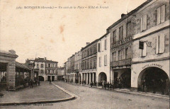 Monségur - Place du marché 4