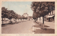 Podensac - place de la Mairie a