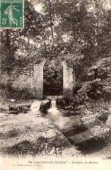 Saint-Laurent-Médoc - Fontaine de Bernos 1