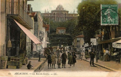 Carte postale ancienne La Rue du Casino
                                                                     à Arcachon
                                