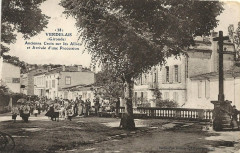 Verdelais Ancienne Croix sur les Allées Procession à Verdelais