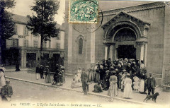Sortie de la messe à Vichy