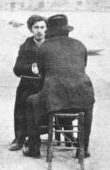 Bernard Emile et Vincent Van Gogh (de dos) assis au bord de la Seine à Asnières,détail, 1886