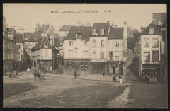 Carte postale ancienne Lamballe - Place
                                                                     à Lamballe-Armor
                                