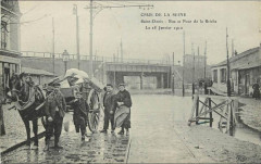 Saint-Denis.Inondations 1910.Rue et pont de la Briche