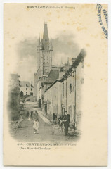 418. - Chateaubourg (Ille-et-Vilaine) Une Rue & Clocher.
