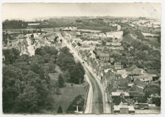 [VUE Generale aérienne de la Rue principale de Châteauneuf-d'Ille-et-Vilaine.]