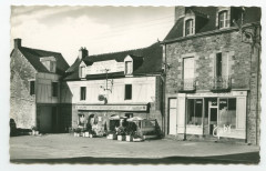 45 - Combourg (I.-et-V.) Hôtel-Restaurant de la Place.
