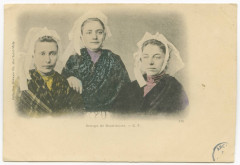 Groupe de Dinardaises. _ G. F.