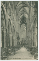 648 - Dol-de-Bretagne - La nef de la Cathédrale.