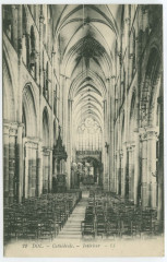 22  Dol. - Cathédrale. - Intérieur.