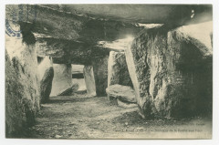 3912. Essé (I.-et-V.) - Intgérieur de la Roche aux Fées.