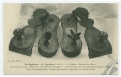 La Bretagne - 61 Fougeres (I.-et-V.) - Le château  - Intérieur du musée. Chaussures des Indes.