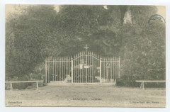 3. - Paimpont. - La Grotte.