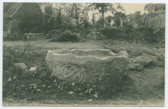 19. Pleines-Fougères (I.-et-V.). - Cuve Baptismale du VIe siècle à l'Ile St-Sanson.