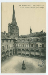 4690. Redon (I.etV.). - Institution St-Sauveur - La Tour Gothique et partie du Cloître intérieur
