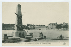 Rennes. - Le Monument et la Place du Champ-de-Mars.