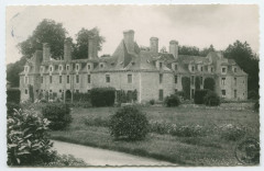 Saint-Brice-En-Cogles (I.-et-V.)  Château au Rocher-Portail - Vue du Parc