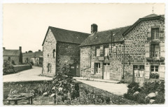 571. Saint-Christophe-de-Valains - Rue principale